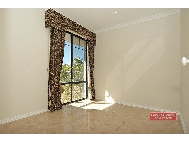 8 Raffles Court, Currambine WA 6028