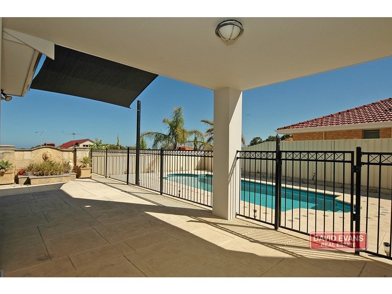 8 Raffles Court, Currambine WA 6028