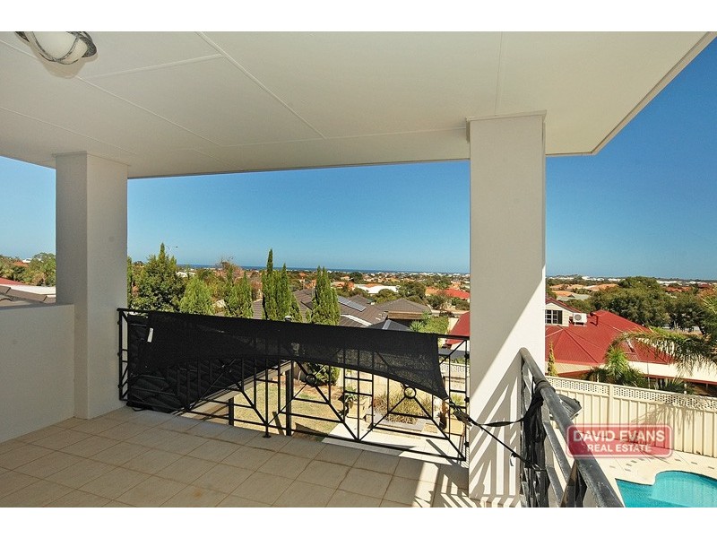 8 Raffles Court, Currambine WA 6028