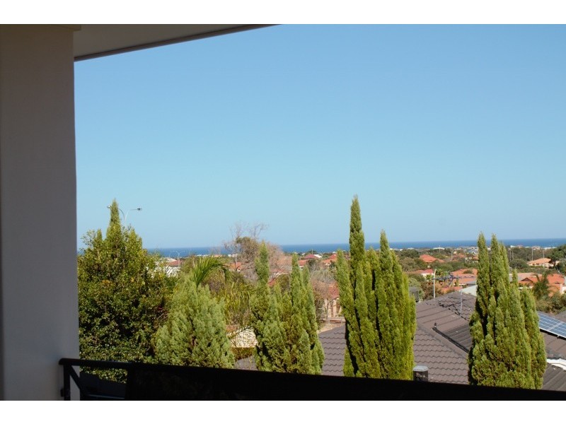 8 Raffles Court, Currambine WA 6028