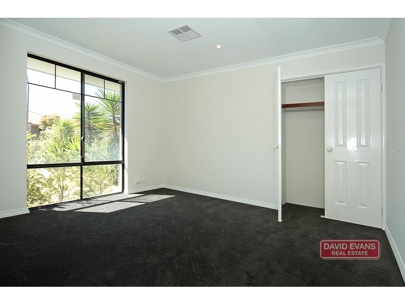 8 Raffles Court, Currambine WA 6028