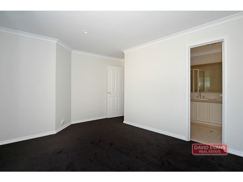 8 Raffles Court, Currambine WA 6028