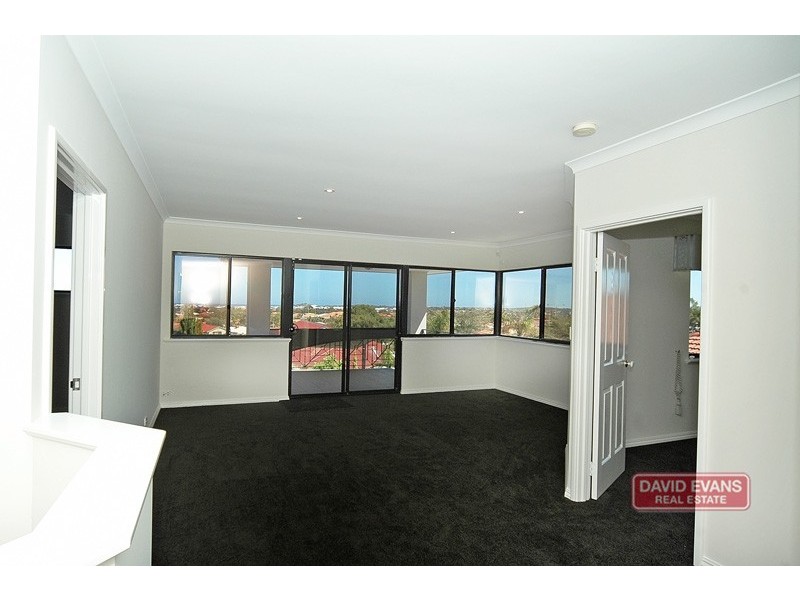 8 Raffles Court, Currambine WA 6028