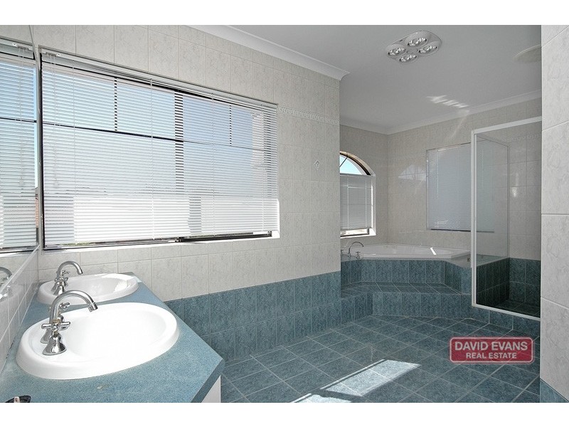 8 Raffles Court, Currambine WA 6028