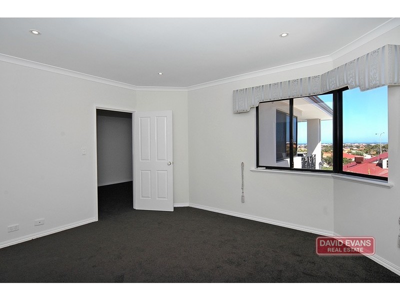 8 Raffles Court, Currambine WA 6028