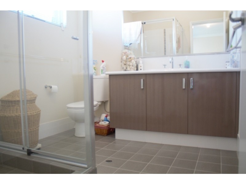 20 Stanbroke Turn, Carramar WA 6031