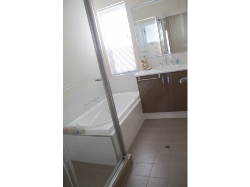 20 Stanbroke Turn, Carramar WA 6031