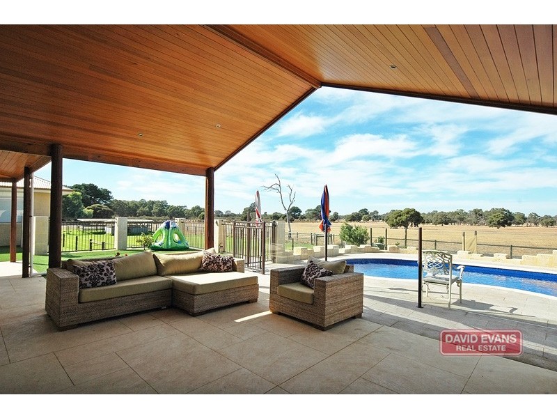 240 Neaves Rd, Mariginiup WA 6065