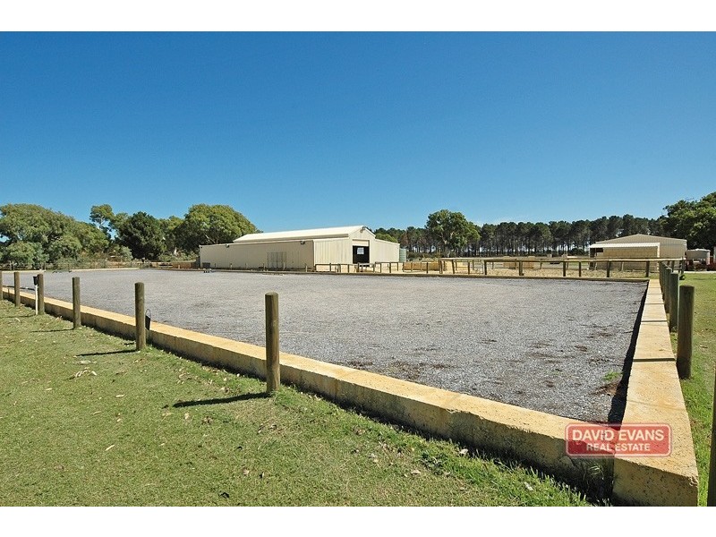 240 Neaves Rd, Mariginiup WA 6065