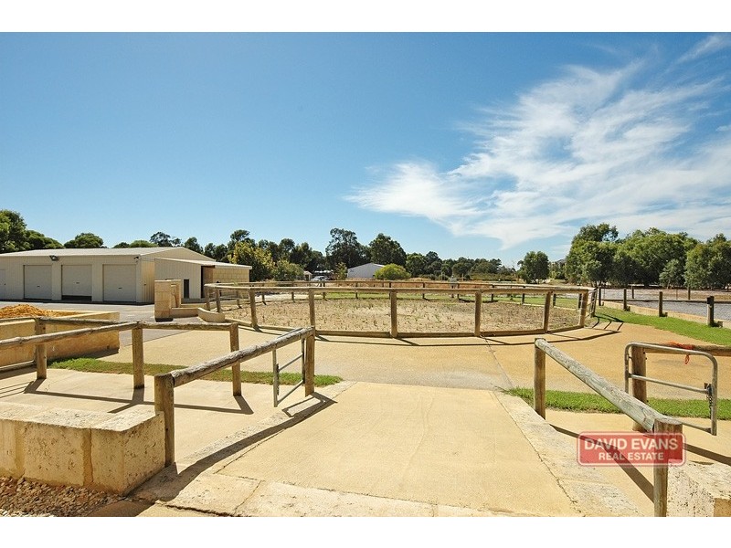 240 Neaves Rd, Mariginiup WA 6065