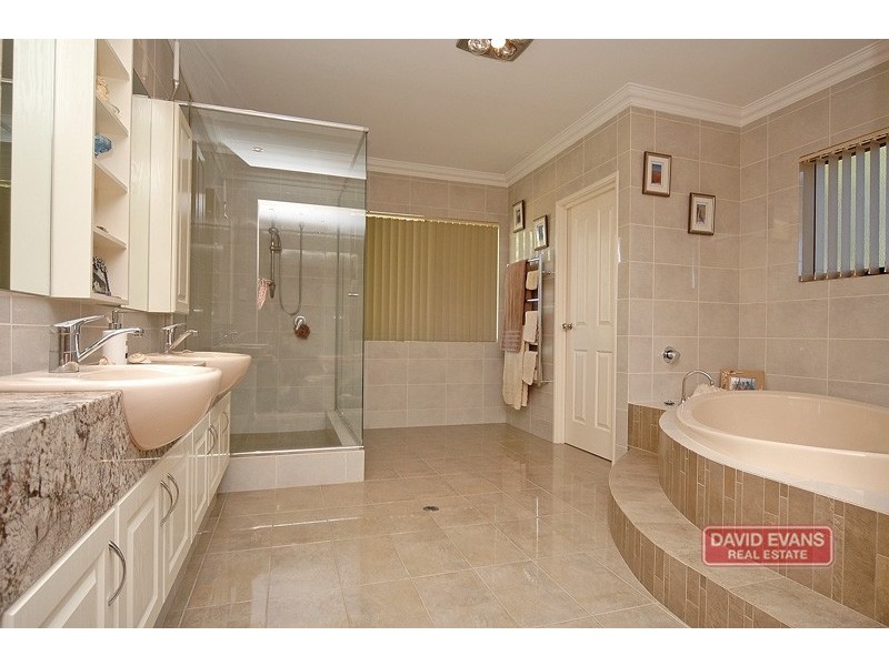 240 Neaves Rd, Mariginiup WA 6065