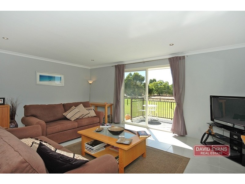 240 Neaves Rd, Mariginiup WA 6065