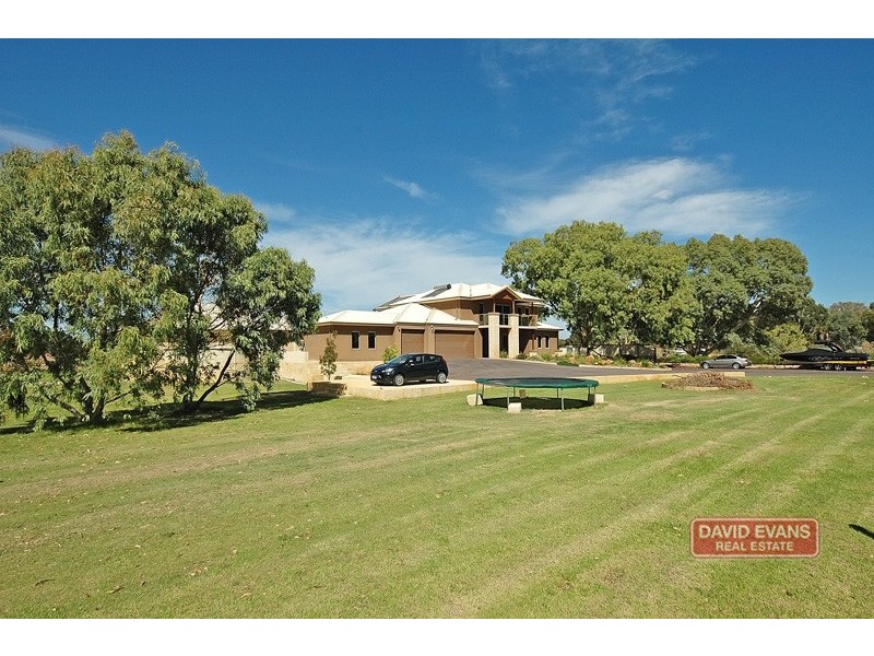 240 Neaves Rd, Mariginiup WA 6065