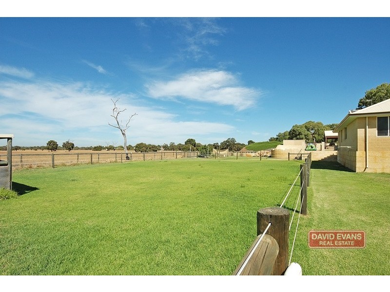 240 Neaves Rd, Mariginiup WA 6065