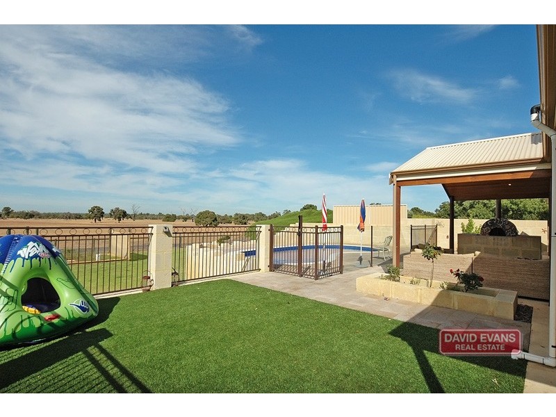 240 Neaves Rd, Mariginiup WA 6065