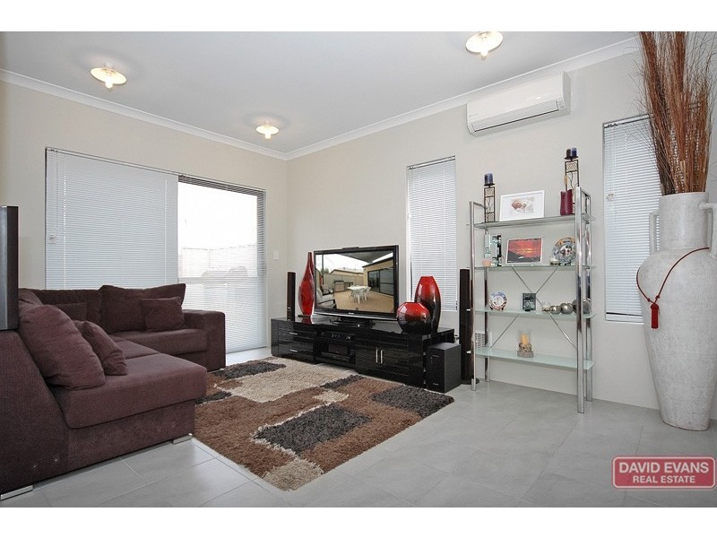 Unit 4/ 2 Marathon Loop, Madeley WA 6065