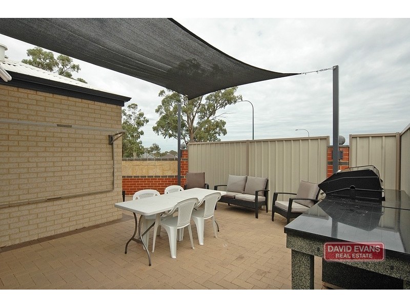 Unit 4/ 2 Marathon Loop, Madeley WA 6065