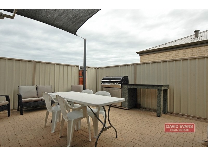 Unit 4/ 2 Marathon Loop, Madeley WA 6065