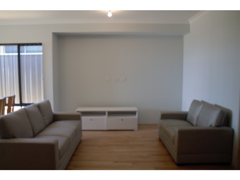 30 Leschenault Loop, Banksia Grove WA 6031