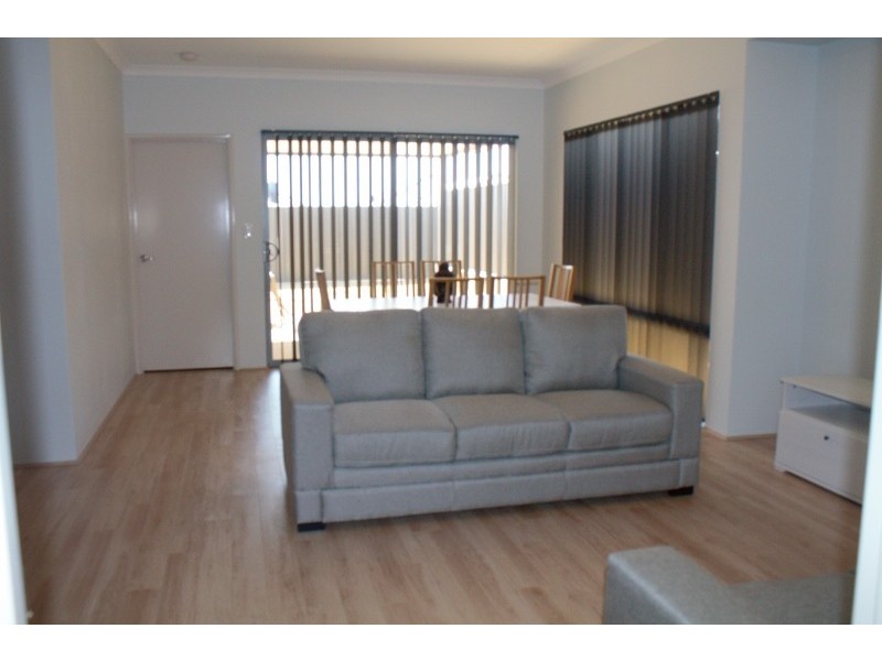 30 Leschenault Loop, Banksia Grove WA 6031