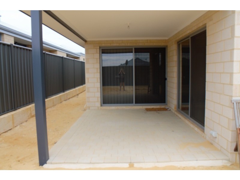 30 Leschenault Loop, Banksia Grove WA 6031