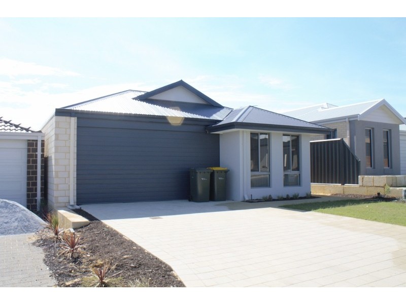 30 Leschenault Loop, Banksia Grove WA 6031