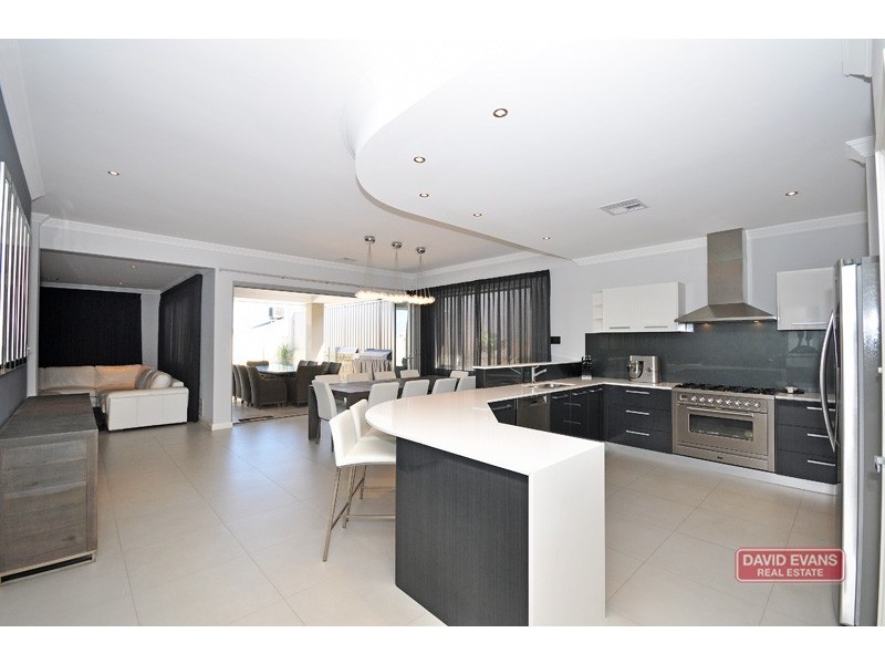 18 Hopewell Pass, Carramar WA 6031