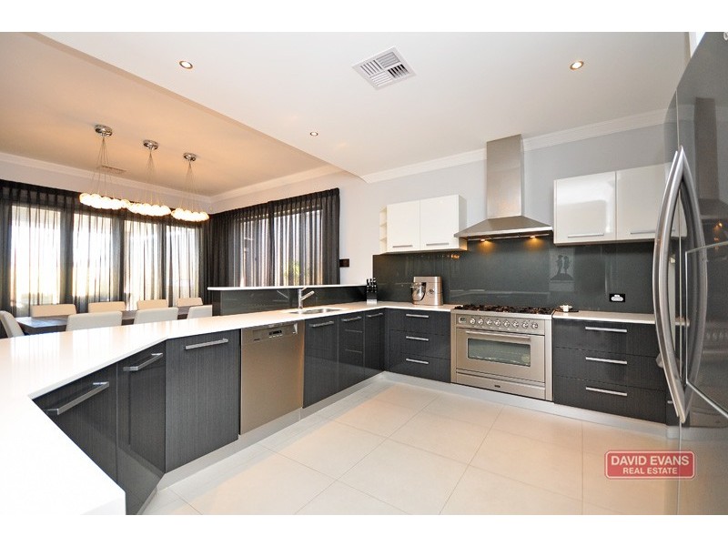 18 Hopewell Pass, Carramar WA 6031