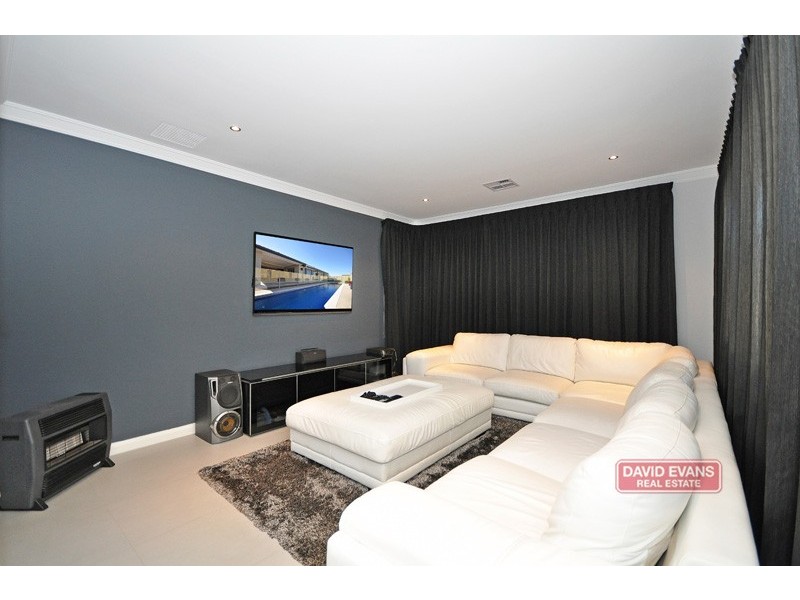 18 Hopewell Pass, Carramar WA 6031