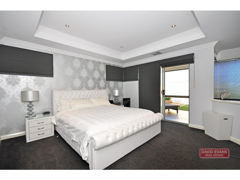 18 Hopewell Pass, Carramar WA 6031