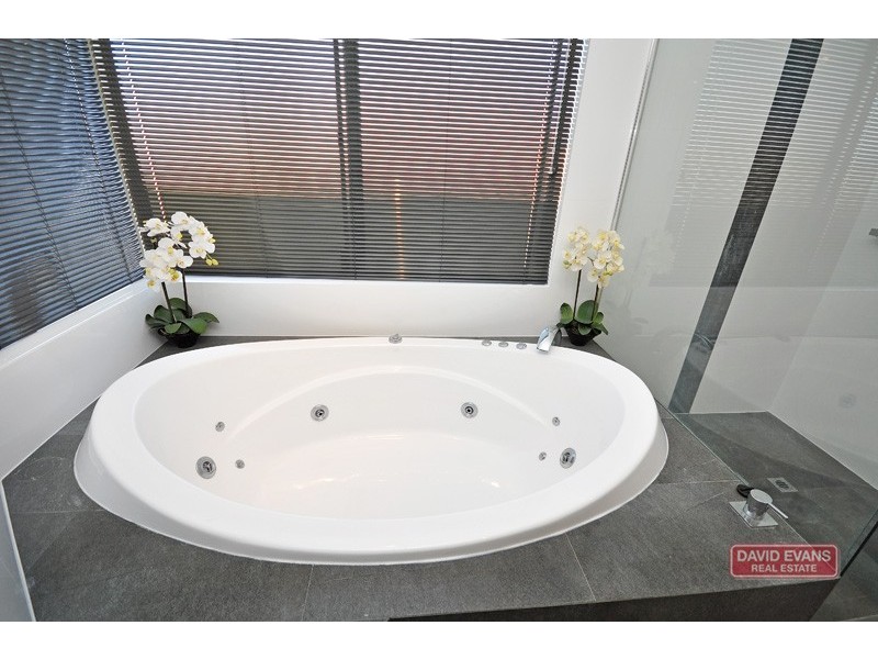 18 Hopewell Pass, Carramar WA 6031