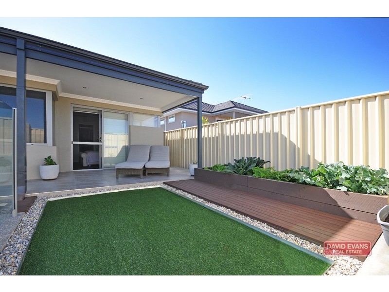 18 Hopewell Pass, Carramar WA 6031