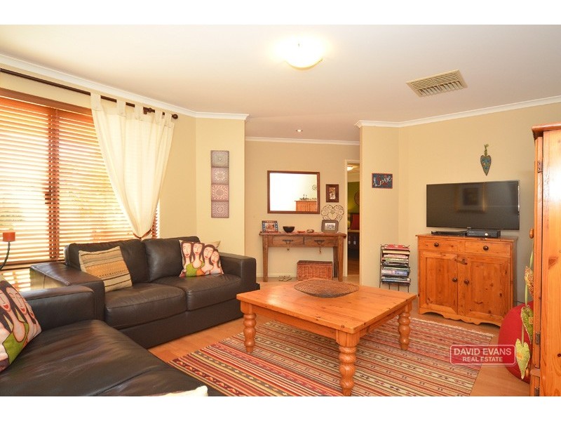 43 Chartwell Bend, Hocking WA 6065