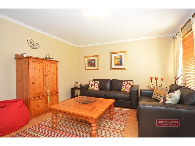 43 Chartwell Bend, Hocking WA 6065