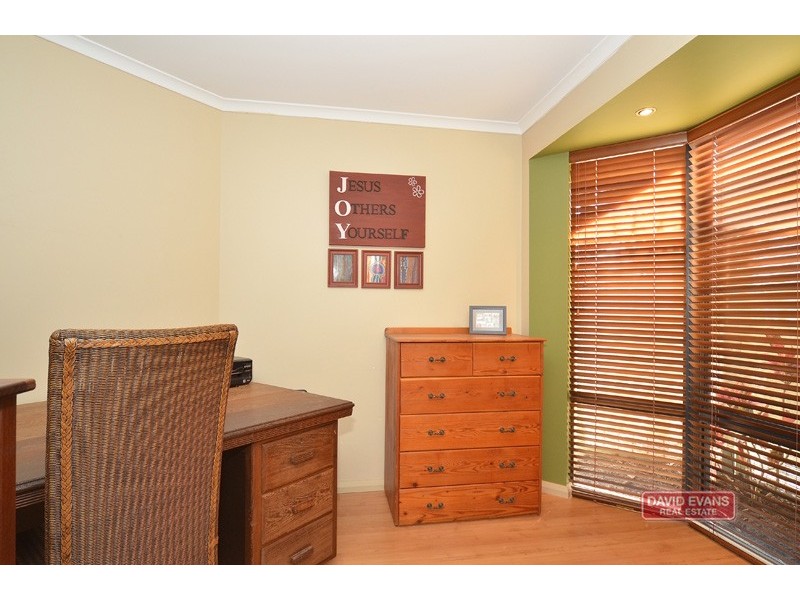 43 Chartwell Bend, Hocking WA 6065