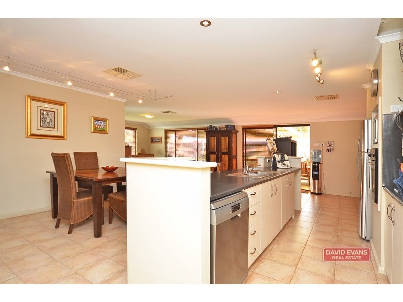 43 Chartwell Bend, Hocking WA 6065