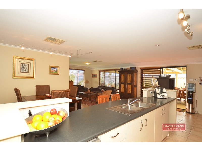 43 Chartwell Bend, Hocking WA 6065