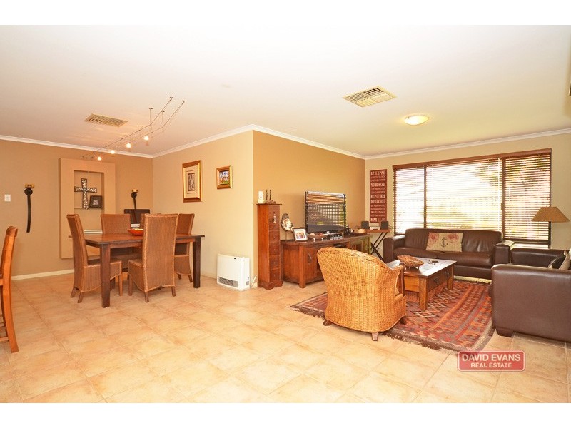 43 Chartwell Bend, Hocking WA 6065