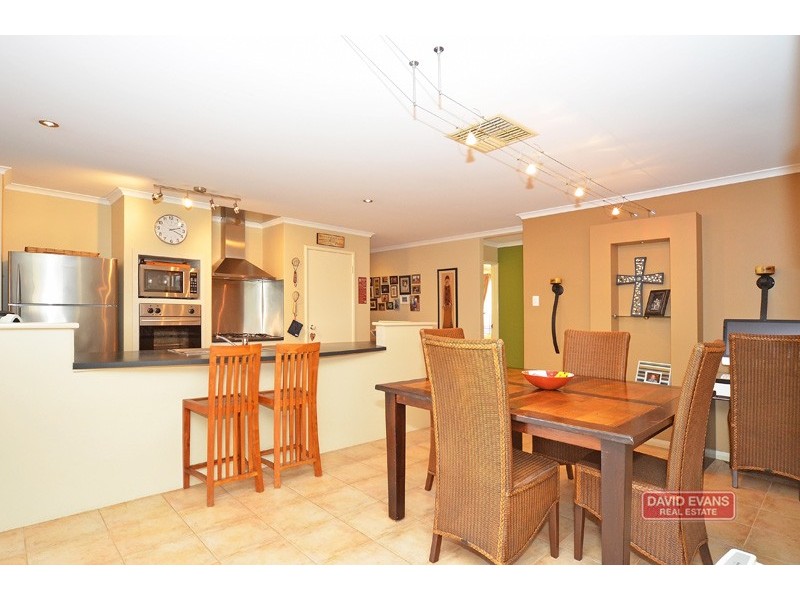 43 Chartwell Bend, Hocking WA 6065