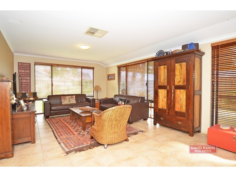 43 Chartwell Bend, Hocking WA 6065