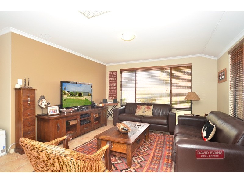 43 Chartwell Bend, Hocking WA 6065