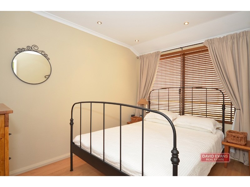 43 Chartwell Bend, Hocking WA 6065