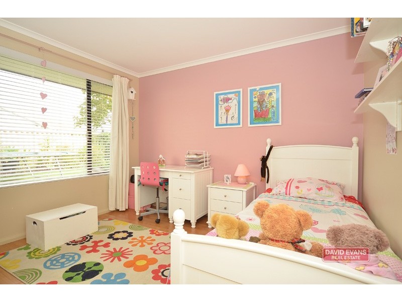 43 Chartwell Bend, Hocking WA 6065