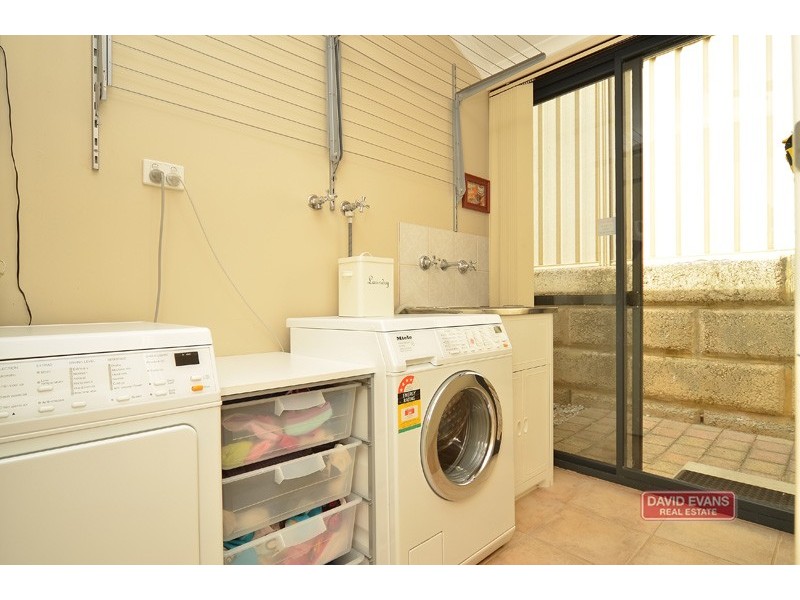 43 Chartwell Bend, Hocking WA 6065