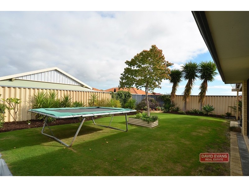 43 Chartwell Bend, Hocking WA 6065