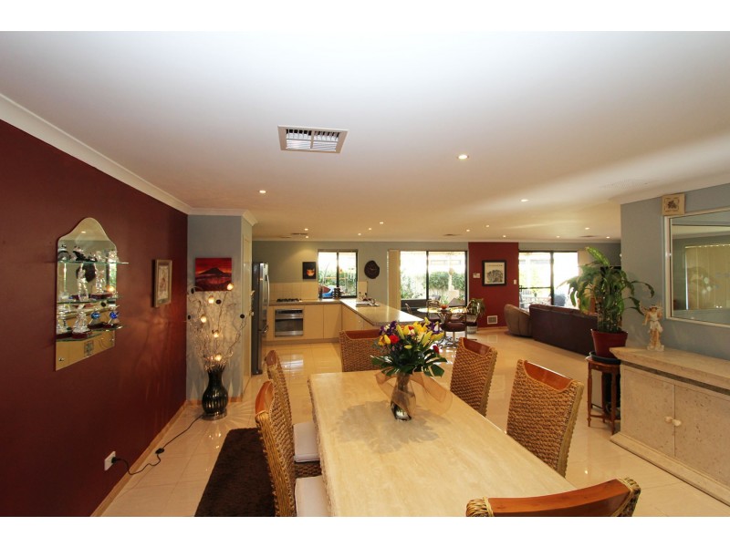 39 Shiralee Bend, Carramar WA 6031