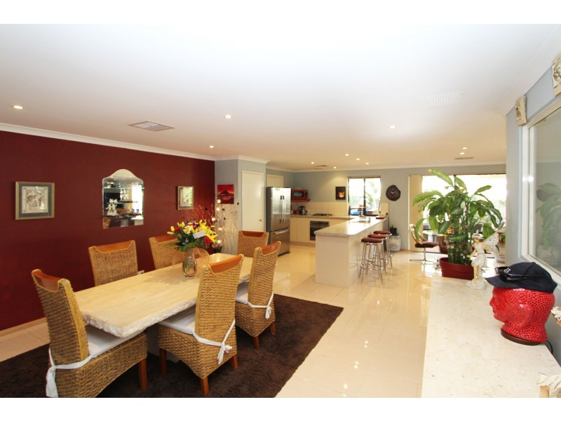 39 Shiralee Bend, Carramar WA 6031