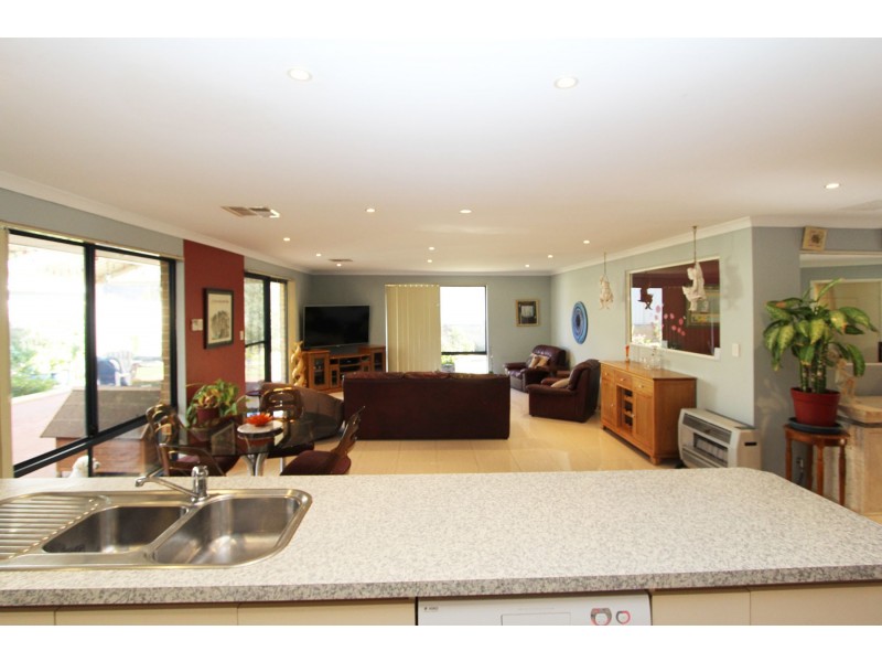 39 Shiralee Bend, Carramar WA 6031