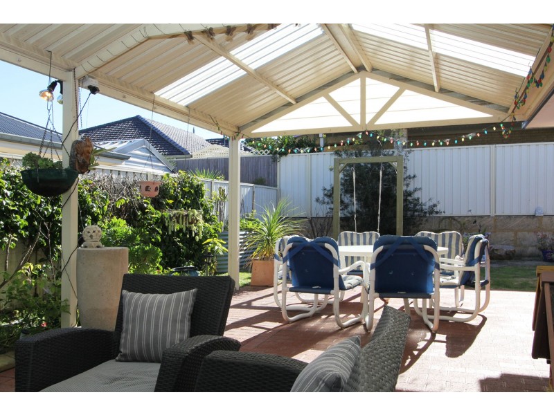 39 Shiralee Bend, Carramar WA 6031