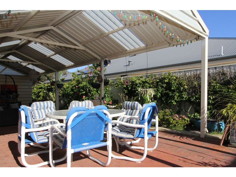 39 Shiralee Bend, Carramar WA 6031